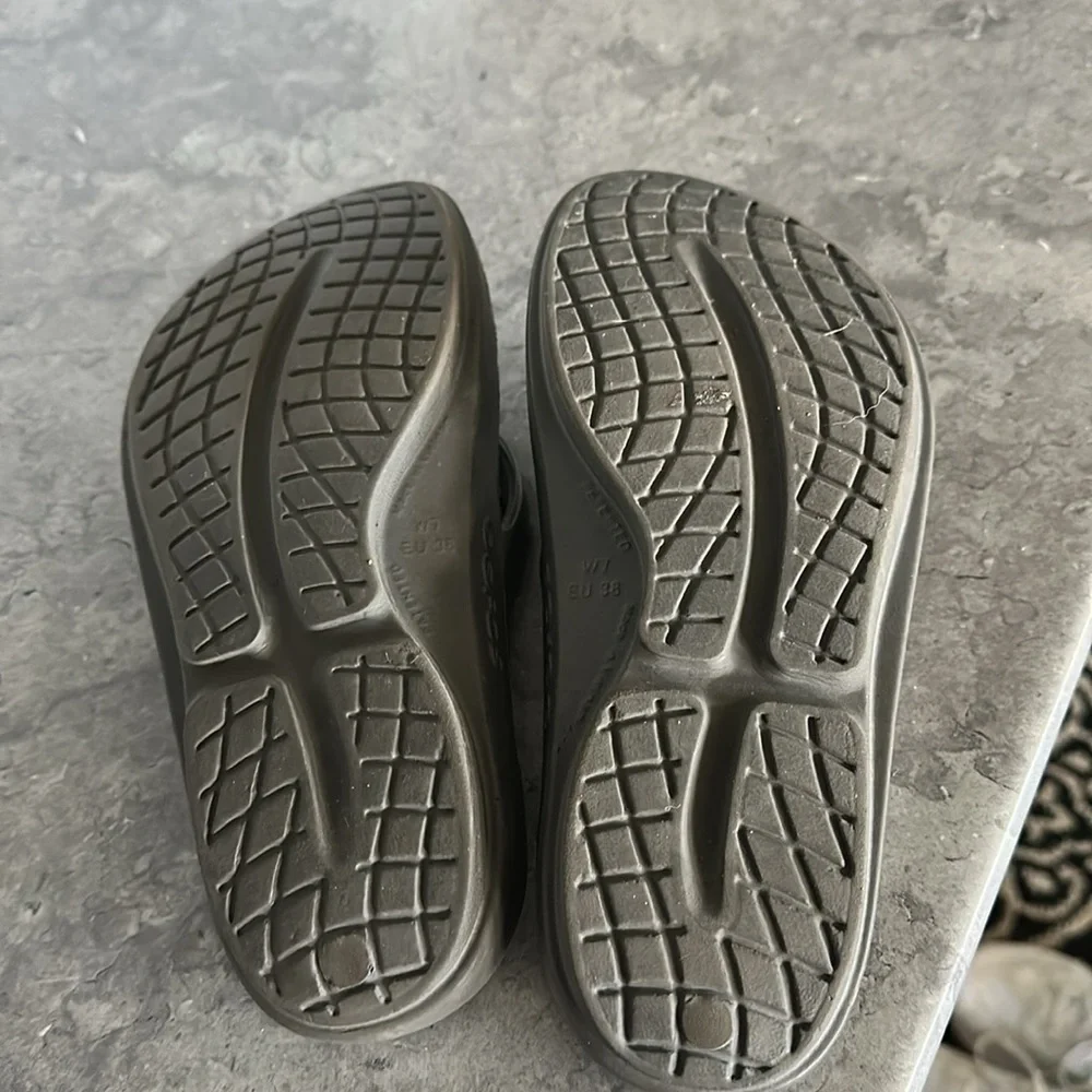 Oofos - Picture 4 of 4